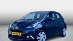 Blauw Gebruikt 2016 Toyota Aygo X-play Hatchback | € 11.999 (Eerlijke prijs)