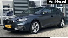 Grijs, metallic lak Gebruikt 2023 Seat Leon Business Hatchback | € 26.944 (Eerlijke prijs)