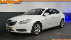Wit Gebruikt 2010 Opel Insignia Edition Hatchback | € 4.450 (Eerlijke prijs)