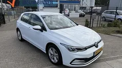 Wit Gebruikt 2021 VW Golf VIII Life Hatchback | € 12.999 (Goede deal)
