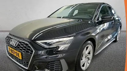 Zwart Gebruikt 2023 Audi A3 S-Line Sedan | € 29.890 (Eerlijke prijs)