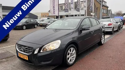 Occasion Volvo S60 Kinetic 180 PK (132 kW) 2012 Grijs (metallic) Sedan