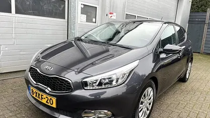 Grijs (metallic) Gebruikt 2014 Kia Ceed Hatchback | € 5.995 (Goede deal)