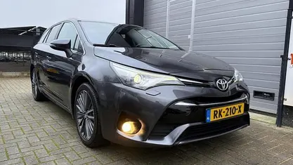 Grijs Gebruikt 2017 Toyota Avensis Executive Stationwagen | € 15.150 (Goede deal)