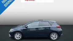 Grijs Gebruikt 2016 Toyota Auris Hatchback | € 15.950 (Eerlijke prijs)