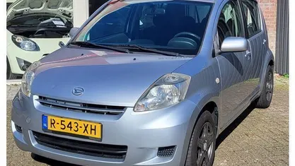 Occasion Daihatsu Sirion 69 PK (50 kW) 2007 Grijs Hatchback