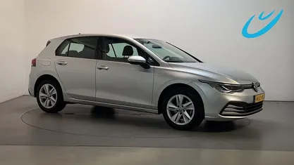 Grijs Occasion 2021 VW Golf VIII Life Hatchback | € 18.750 (Eerlijke prijs)