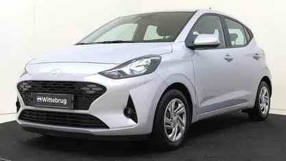 Grijs (metallic) Gebruikt 2024 Hyundai i10 Comfort Hatchback | € 17.425 (Eerlijke prijs)