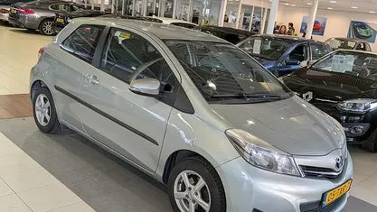 Occasion Toyota Yaris 69 PK (50 kW) 2012 Grijs Hatchback