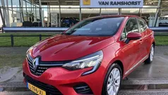 Gebruikt 2021 Renault Clio V Intens Hatchback | € 13.500 (Eerlijke prijs)