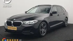 Zwart Gebruikt 2021 BMW 530e Executive Stationwagen | € 34.440 (Eerlijke prijs)