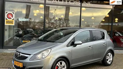 Grijs (metallic) Gebruikt 2010 Opel Corsa Edition Hatchback | € 2.649 (Eerlijke prijs)