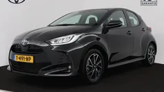 Zwart Gebruikt 2023 Toyota Yaris Hybrid Hatchback | € 23.445 (Eerlijke prijs)