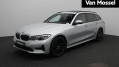 Grijs Gebruikt 2021 BMW 318 Executive Stationwagen | € 27.900 (Eerlijke prijs)
