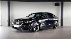 Zwart Gebruikt 2024 BMW 550e M Sport Sedan | € 83.900 (Super prijs)