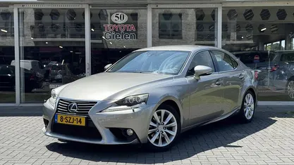 Grijs Gebruikt 2014 Lexus IS300h Sedan | € 16.900 (Eerlijke prijs)