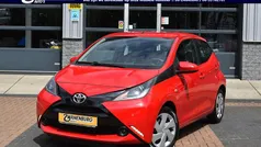 Rood Gebruikt 2016 Toyota Aygo Hatchback | € 7.950 (Eerlijke prijs)
