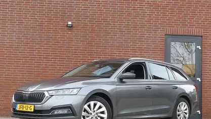 Occasion Skoda Octavia Business Line 112 PK (82 kW) 2024 Grijs Stationwagen