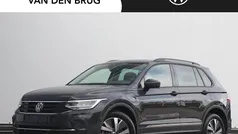 Grijs Gebruikt 2022 VW Tiguan Life SUV | € 32.195 (Eerlijke prijs)