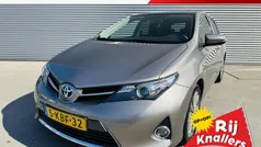 Bruin Gebruikt 2013 Toyota Auris Hybrid Hatchback | € 11.350 (Eerlijke prijs)