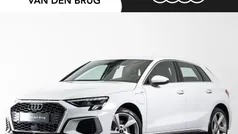 Wit Gebruikt 2022 Audi A3 Sportback e-tron S-Line Sedan | € 28.895 (Super prijs)