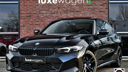 Zwart Gebruikt 2023 BMW 330e M Sport Sedan | € 44.900 (Eerlijke prijs)