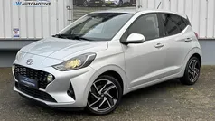 Zilver (metallic) Gebruikt 2021 Hyundai i10 Premium Hatchback | € 13.945 (Eerlijke prijs)