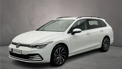 Wit Gebruikt 2024 VW Golf VIII Business Stationwagen | € 25.900 (Eerlijke prijs)