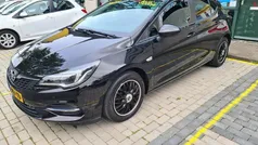 Zwart Gebruikt 2021 Opel Astra Edition Hatchback | € 17.450 (Eerlijke prijs)