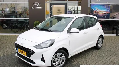 Wit Occasion 2023 Hyundai i10 Comfort Hatchback | € 14.945 (Eerlijke prijs)