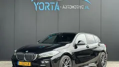 Zwart, metallic lak Gebruikt 2021 BMW 118 M Sport Hatchback | € 22.950 (Eerlijke prijs)