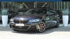 Zwart Gebruikt 2022 BMW 520 M Sport Sedan | € 40.950 (Eerlijke prijs)