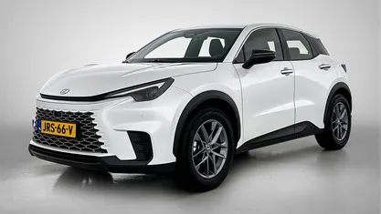 Wit (metallic) Gebruikt 2025 Lexus LBX Business Edition SUV | € 34.745 (Eerlijke prijs)