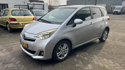 Occasion Toyota Verso-S 99 PK (72 kW) 2011 Grijs MPV