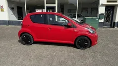 Rood Gebruikt 2013 Toyota Aygo Hatchback | € 5.950 (Eerlijke prijs)