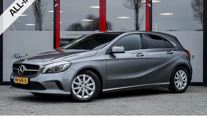 Grijs Gebruikt 2016 Mercedes A160 Ambition Hatchback | € 13.950 (Eerlijke prijs)