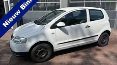 Wit, metallic lak Gebruikt 2005 VW Fox Trendline Hatchback | € 750 (Eerlijke prijs)
