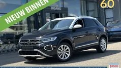 Zwart Gebruikt 2024 VW T-Roc Style SUV | € 32.950 (Eerlijke prijs)