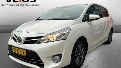 Wit Gebruikt 2017 Toyota Verso MPV | € 10.950 (Super prijs)