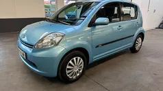 Blauw (metallic) Gebruikt 2007 Daihatsu Sirion Hatchback | € 1.650 (Eerlijke prijs)