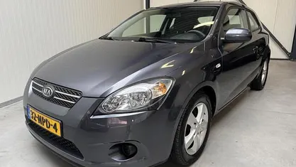 Occasion 2010 Kia ProCeed Hatchback | € 4.250 (Eerlijke prijs)