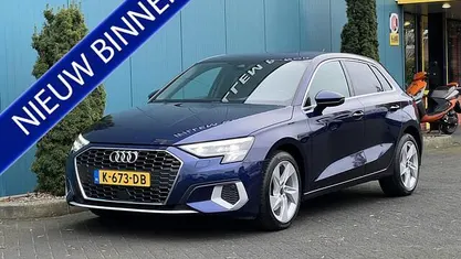 Blauw (metallic) Gebruikt 2020 Audi A3 Sportback Business Hatchback | € 18.650 (Eerlijke prijs)
