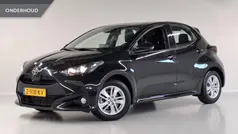 Zwart Gebruikt 2024 Toyota Yaris Hybrid Active Hatchback | € 24.499 (Eerlijke prijs)