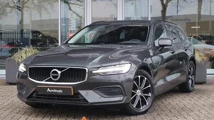 Grijs Occasion 2021 Volvo V60 Momentum Stationwagen | € 22.895 (Super prijs)
