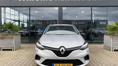 Grijs Gebruikt 2023 Renault Clio V Equilibre Hatchback | € 14.799 (Eerlijke prijs)