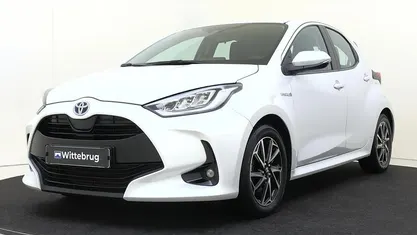 Wit Occasion 2020 Toyota Yaris Hybrid Edition Hatchback | € 19.425 (Eerlijke prijs)