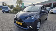 Blauw Gebruikt 2017 Toyota Aygo X-play Hatchback | € 8.250 (Eerlijke prijs)