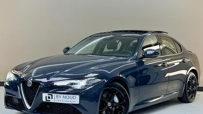Grijs (metallic) Gebruikt 2017 Alfa Romeo Giulia Super Sedan | € 20.950 (Eerlijke prijs)