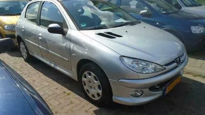 Zilver Gebruikt 2006 Peugeot 206 Hatchback | € 1.795 (Eerlijke prijs)