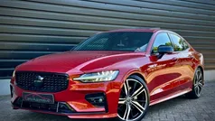 Oranje / fusion red Gebruikt 2019 Volvo S60 R-Design Sedan | € 29.950 (Eerlijke prijs)